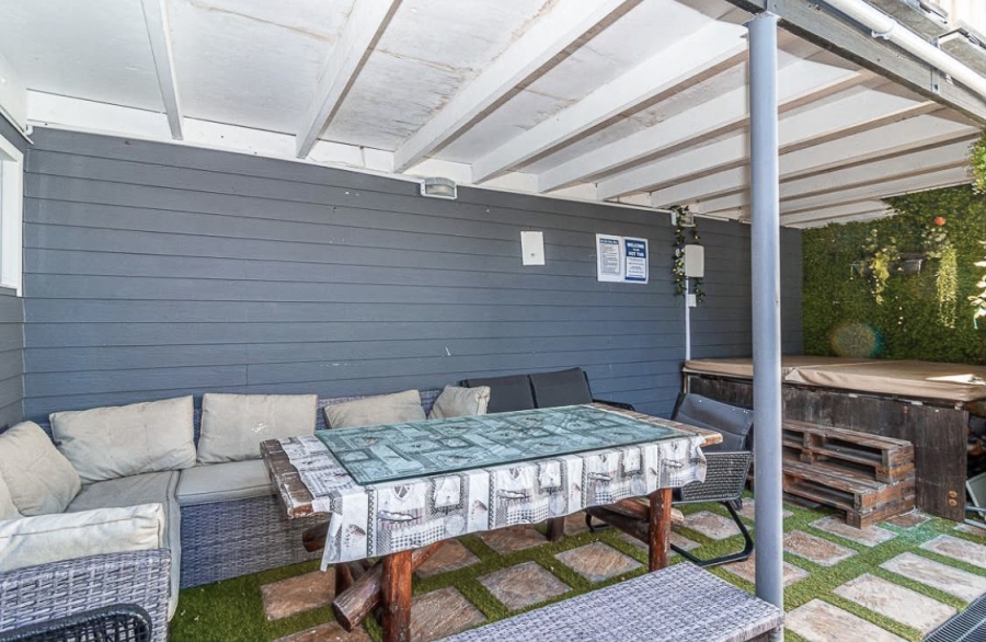 7 Bedroom Property for Sale in Kleinbaai Western Cape